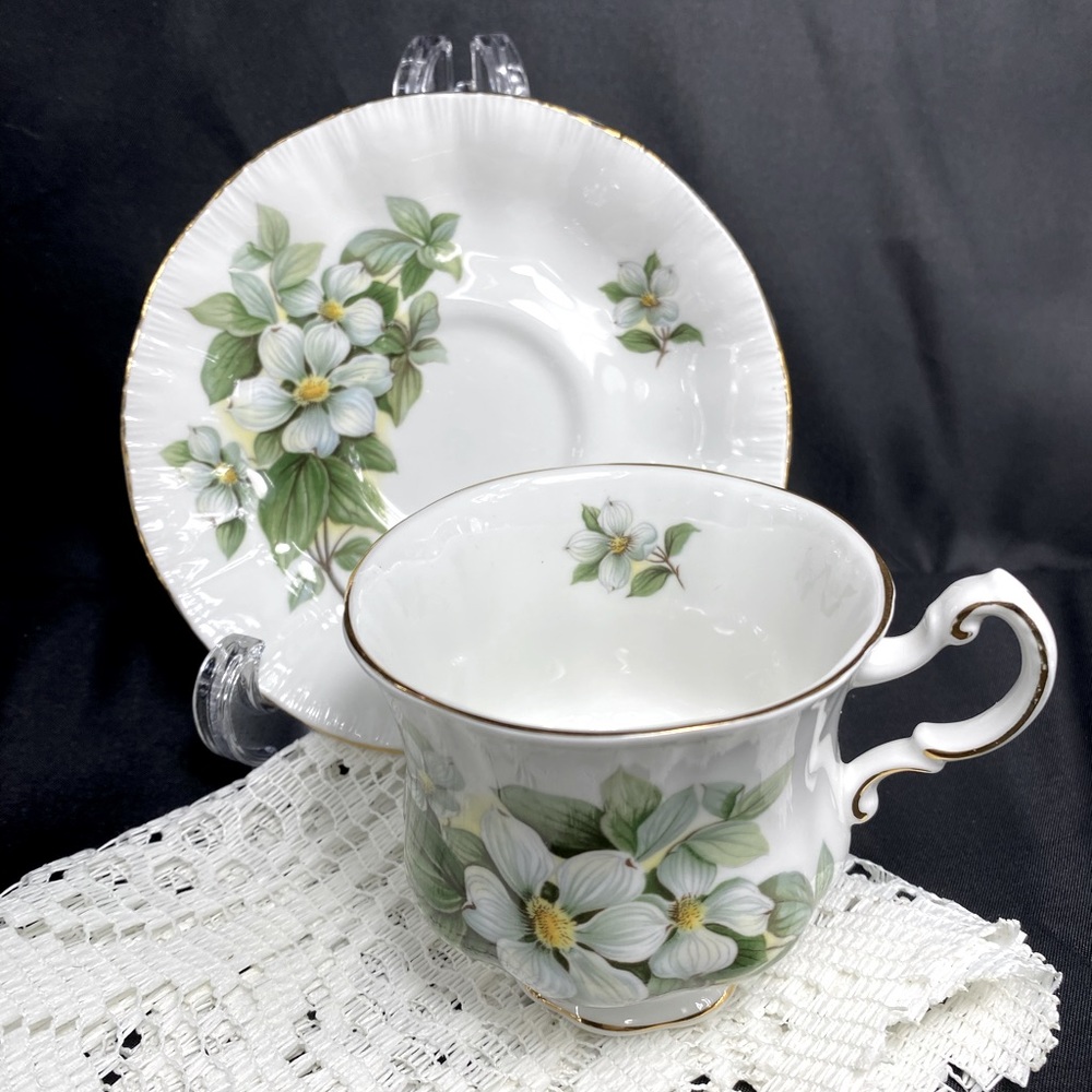 Paragon Dogwood Canadian Provincial Flowers teacup and saucer